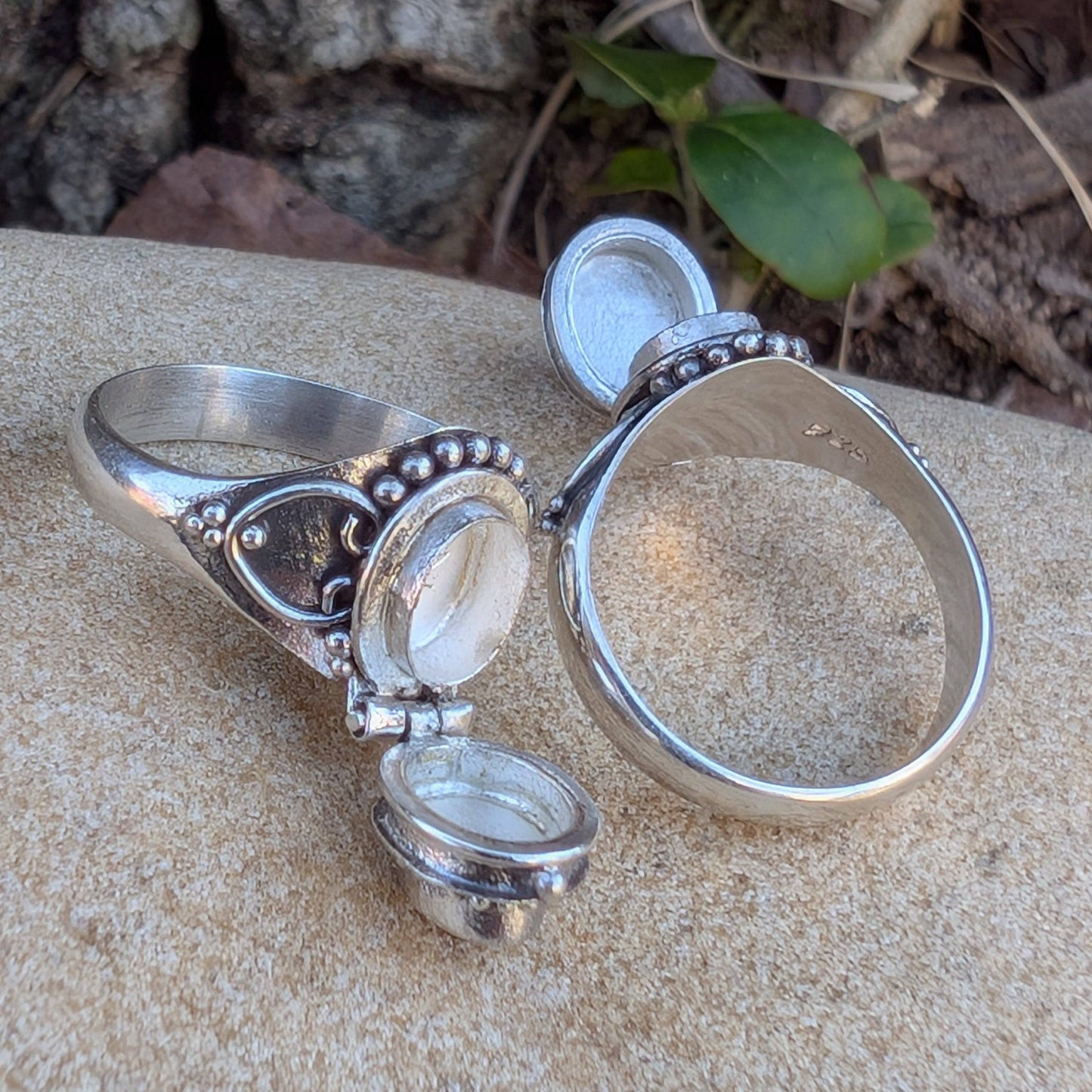 Gothic Oval Gemstone Poison Ring - Onyx Sterling Silver