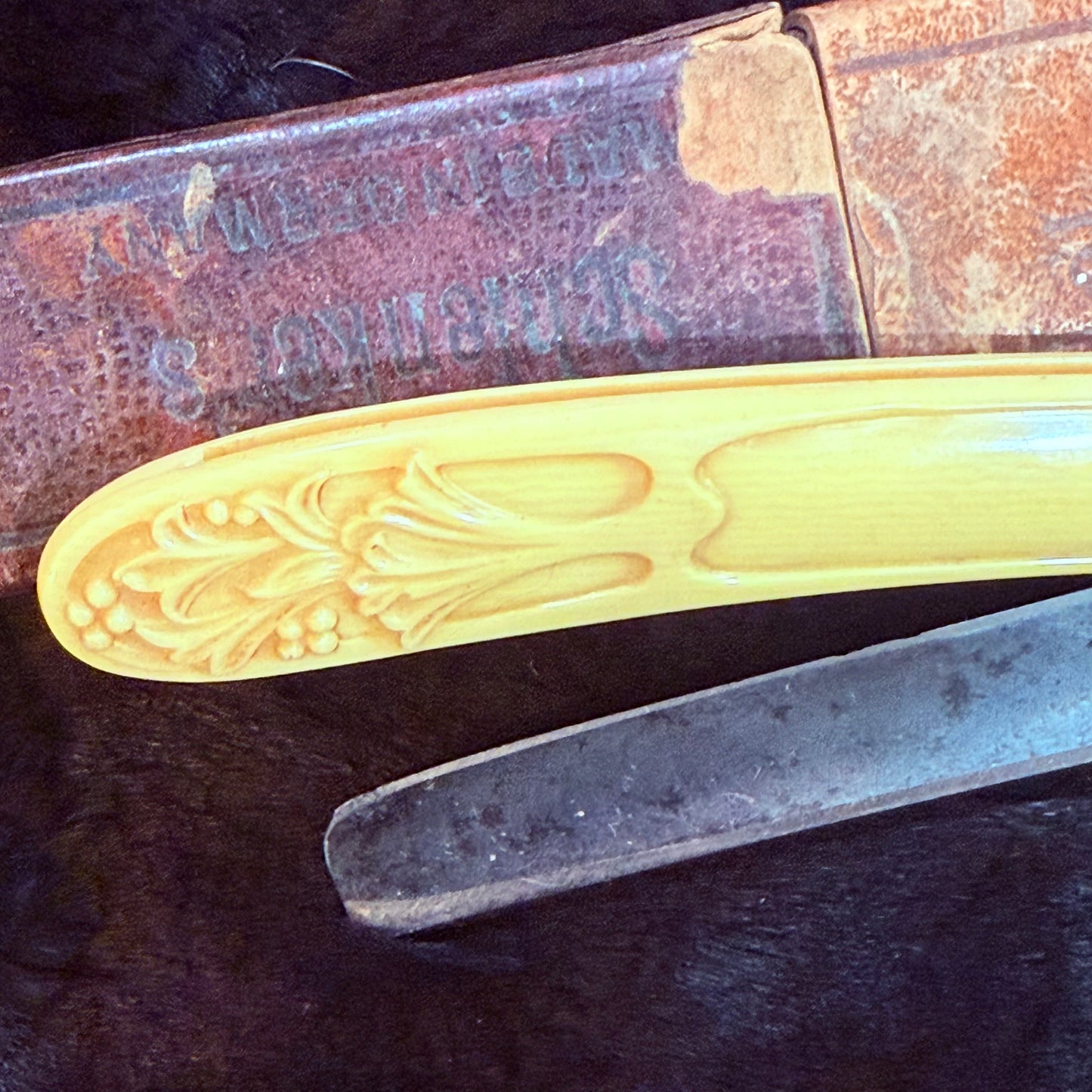 Antique Art Nouveau Celluloid Razor With Box