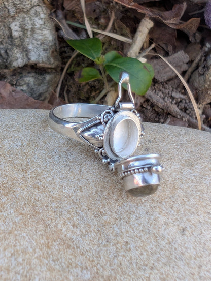 Oval Amethyst Poison Ring - Sterling Silver