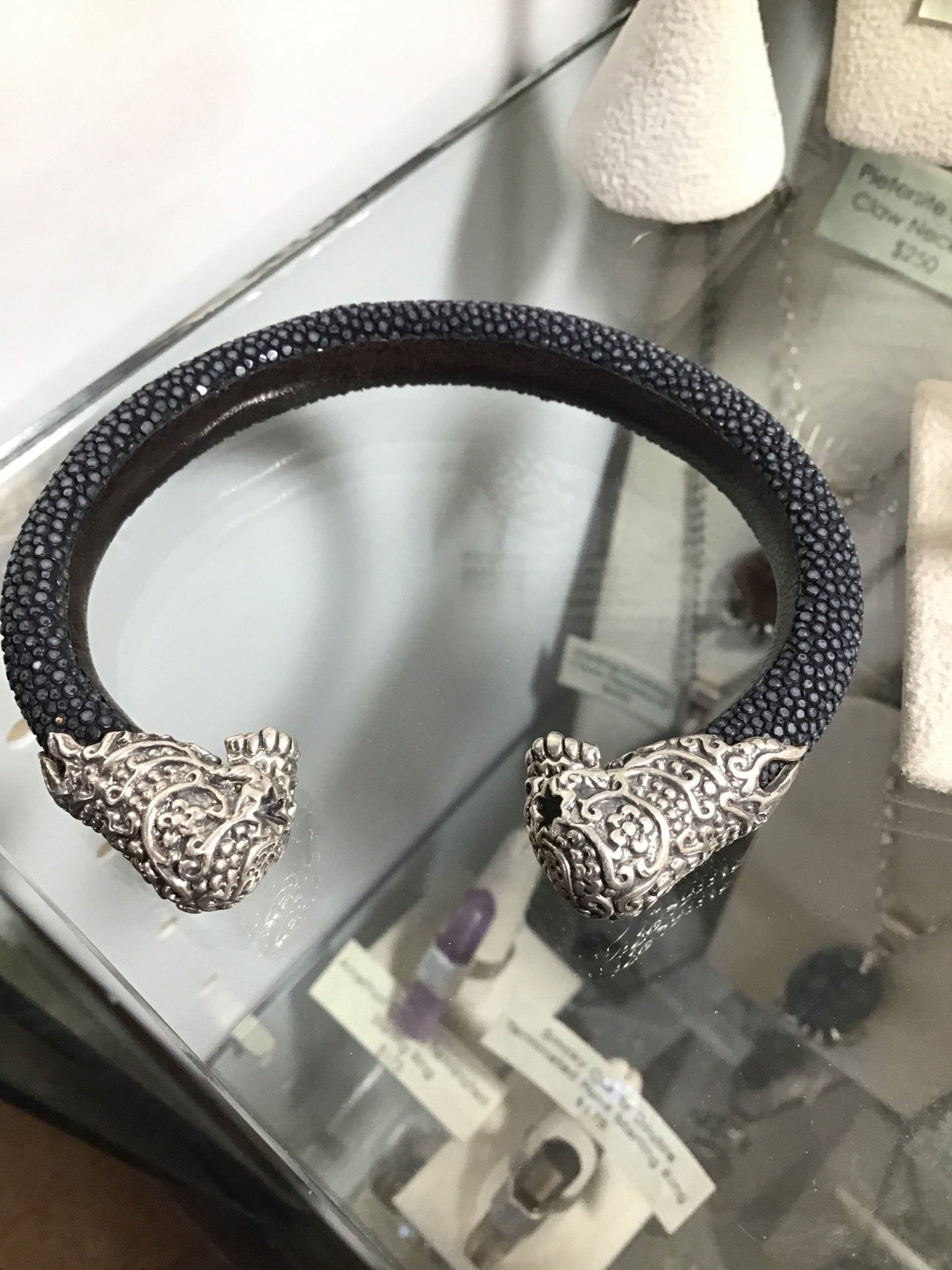 Double Skulls Sterling Stingray Cuff Black - Loved To Death