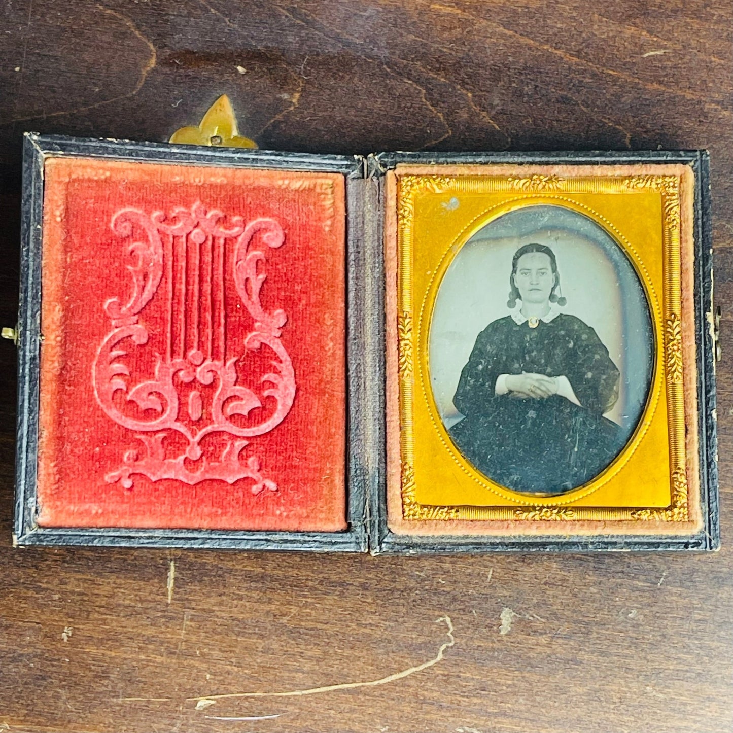 Victorian Woman Gold Accents Daguerreotype In Case - Loved To Death