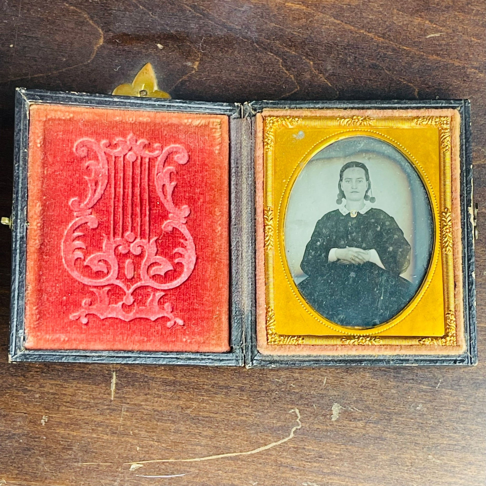 Victorian Woman Gold Accents Daguerreotype In Case - Loved To Death