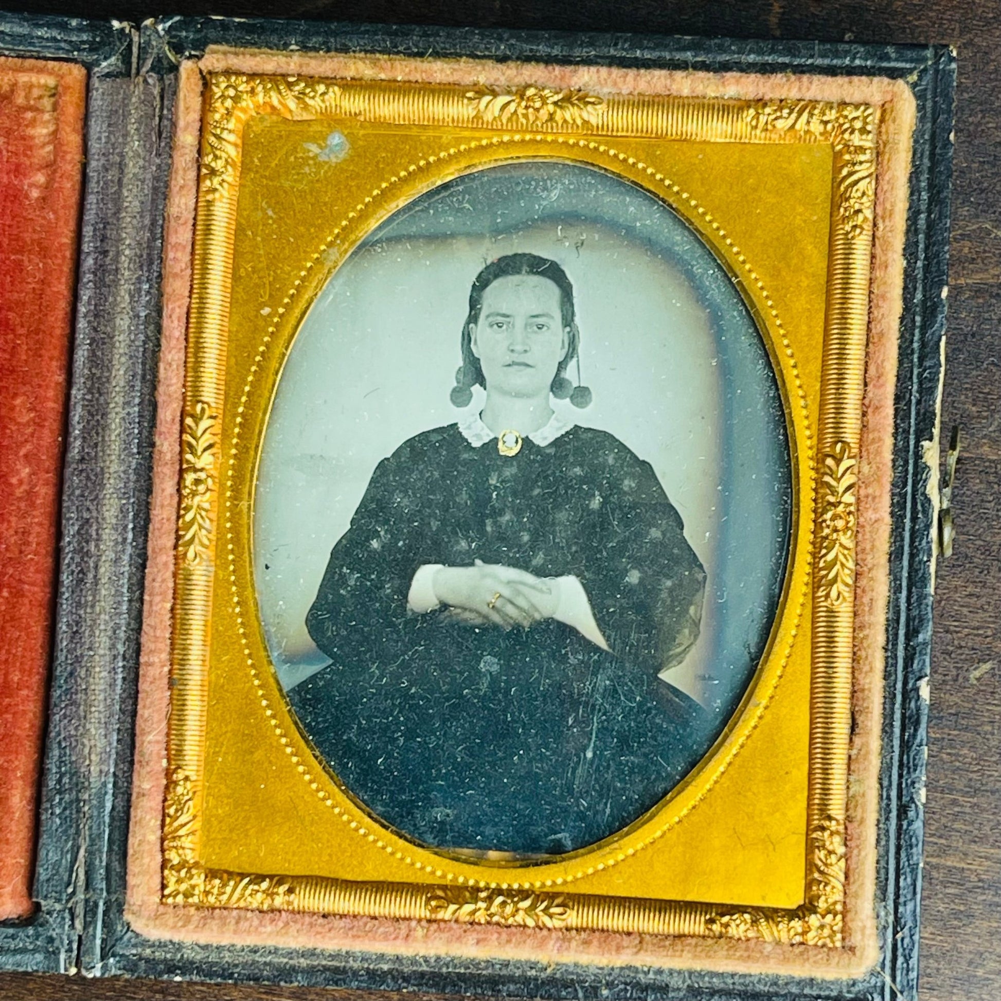 Victorian Woman Gold Accents Daguerreotype In Case - Loved To Death