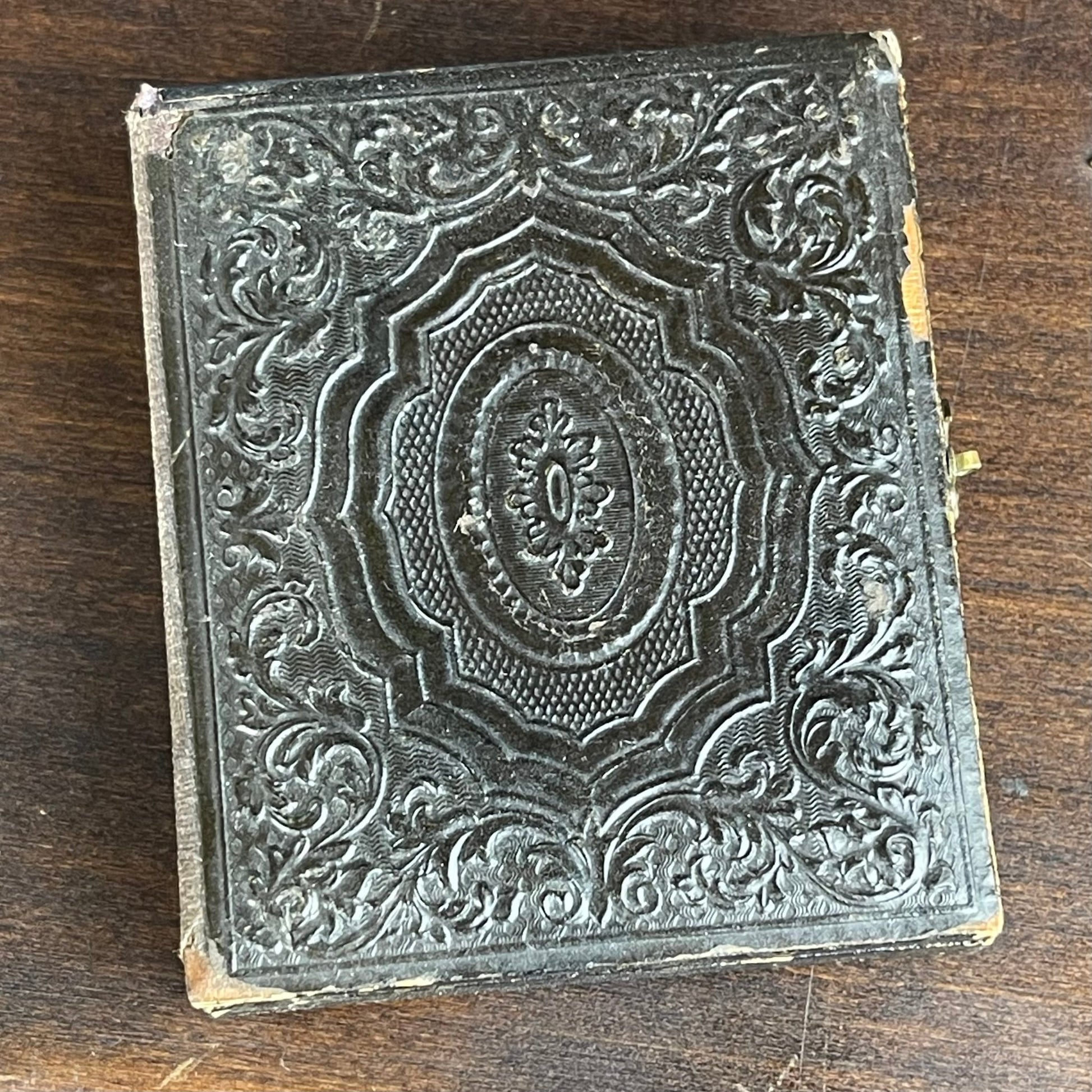 Victorian Woman Gold Accents Daguerreotype In Case - Loved To Death