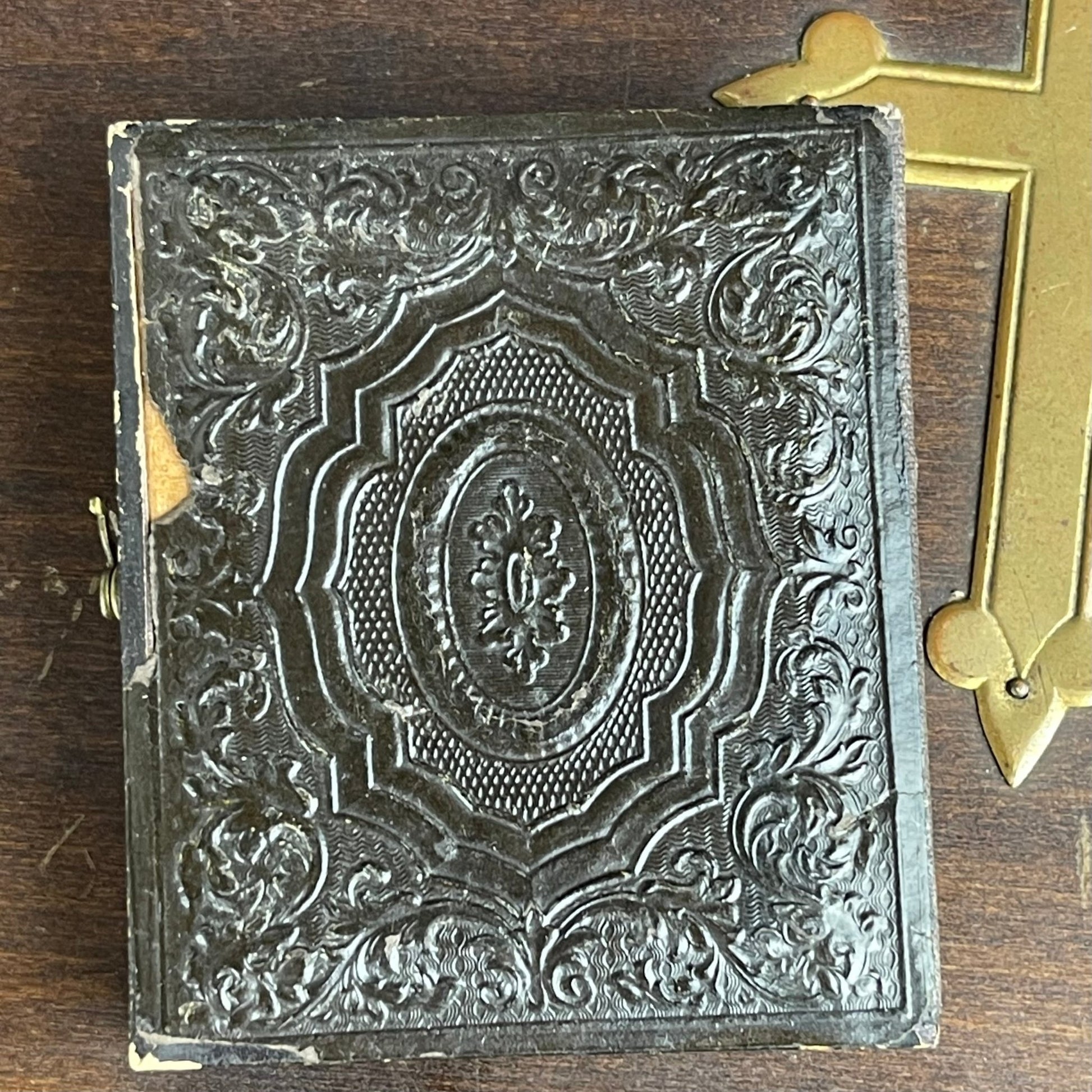Victorian Woman Gold Accents Daguerreotype In Case - Loved To Death