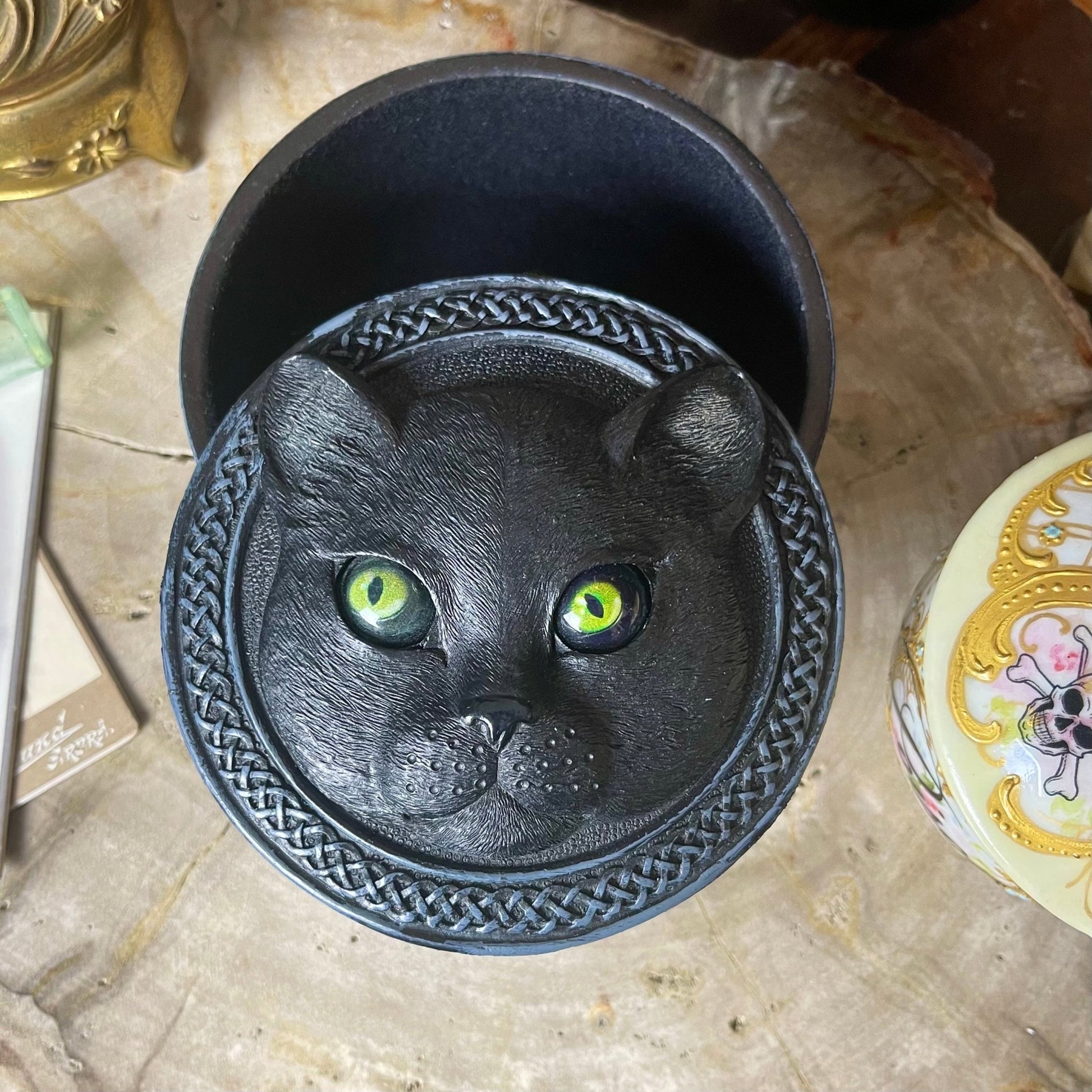 Cat Box with Moving Eyes - Loved To Death