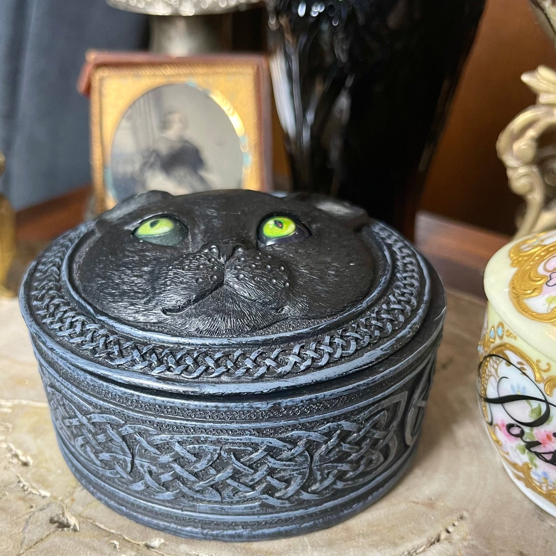 Cat Box with Moving Eyes - Loved To Death