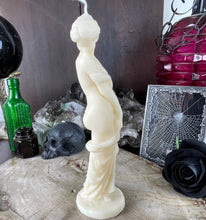 Load image into Gallery viewer, Venus Sculptural Candle
